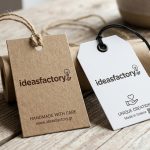 Καρτελάκια Προϊόντων: Ο Απόλυτος Οδηγός Branding & Εκτύπωσης [2026]