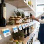 Καρτελάκια τιμών για ράφια: Ο Απόλυτος Οδηγός για Σήμανση & Branding [2026]